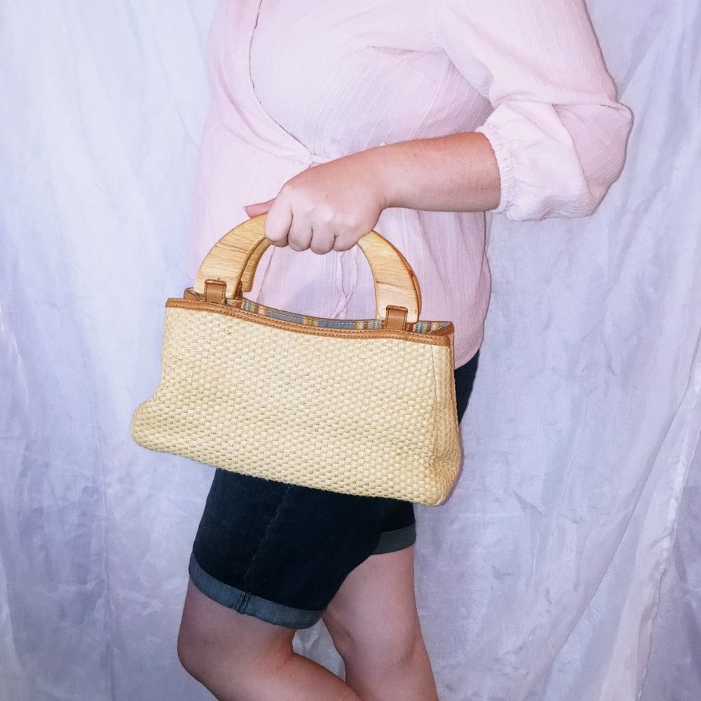 WICKER HANDBAG WITH WOODEN HANDLES
